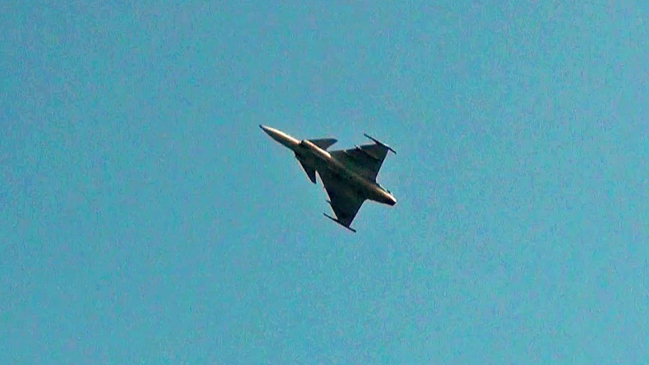 🇸🇪 SAAB Gripen C Makes INCREDIBLE SOUNDS During Fast Flybys! JAS-39C VOLVO RM12 Engine