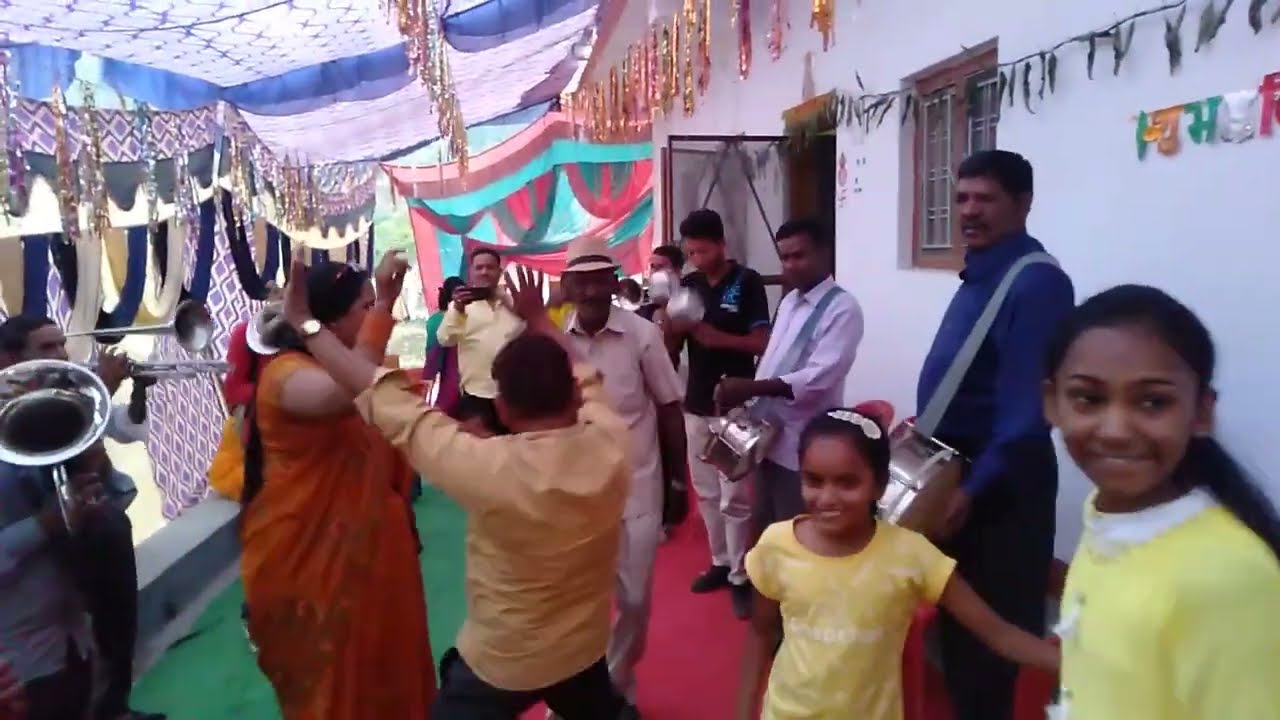 Makraine nayena ku jaile..garhwali song..brass band ke sath