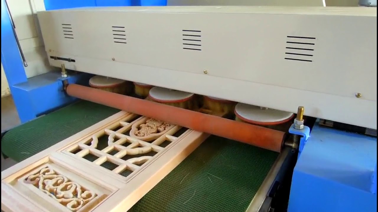 Wood door polishing machine