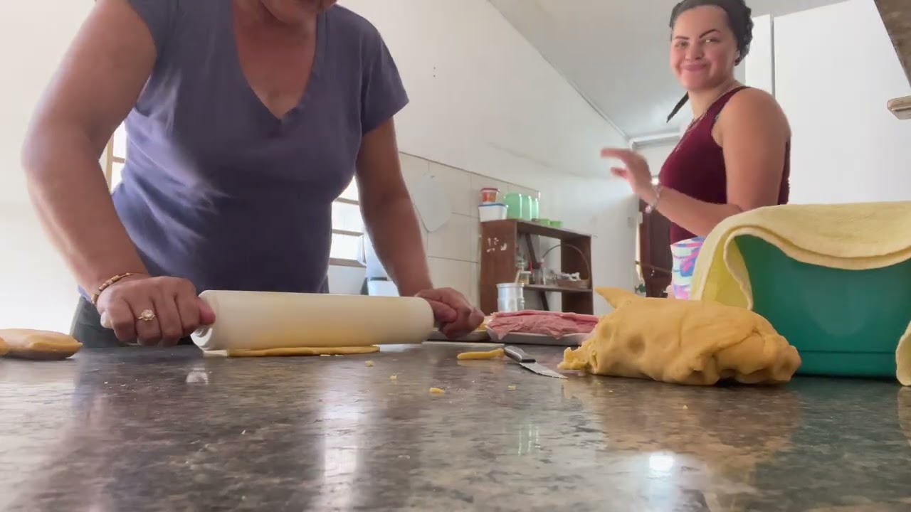 Produzindo o nosso salgado travesseiro vocês conhecem?