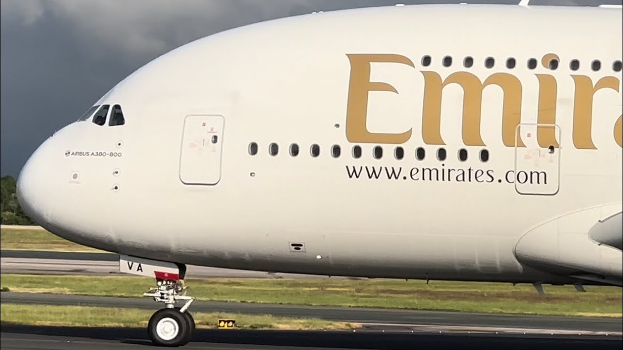 Emirates Airbus A380 Landing on Wet Runway! Manchester Airport #planespotting