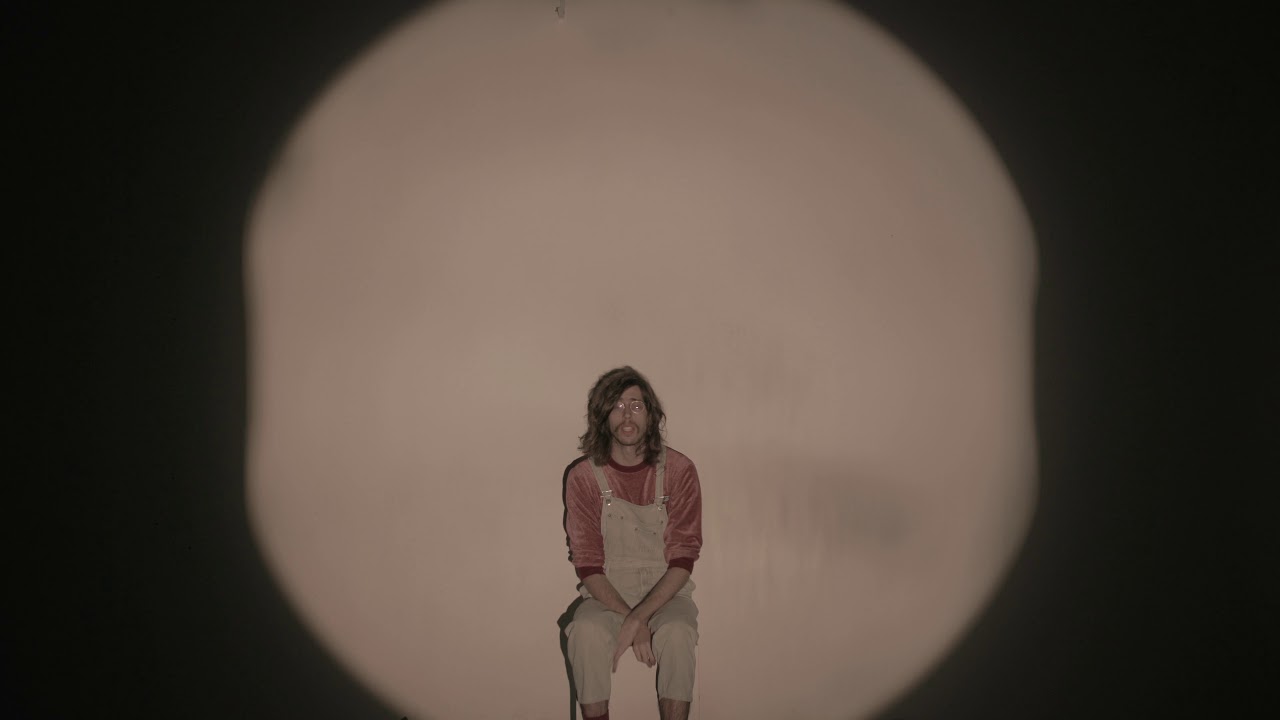 Tim Bernardes - Tanto Faz (Clipe Oficial)