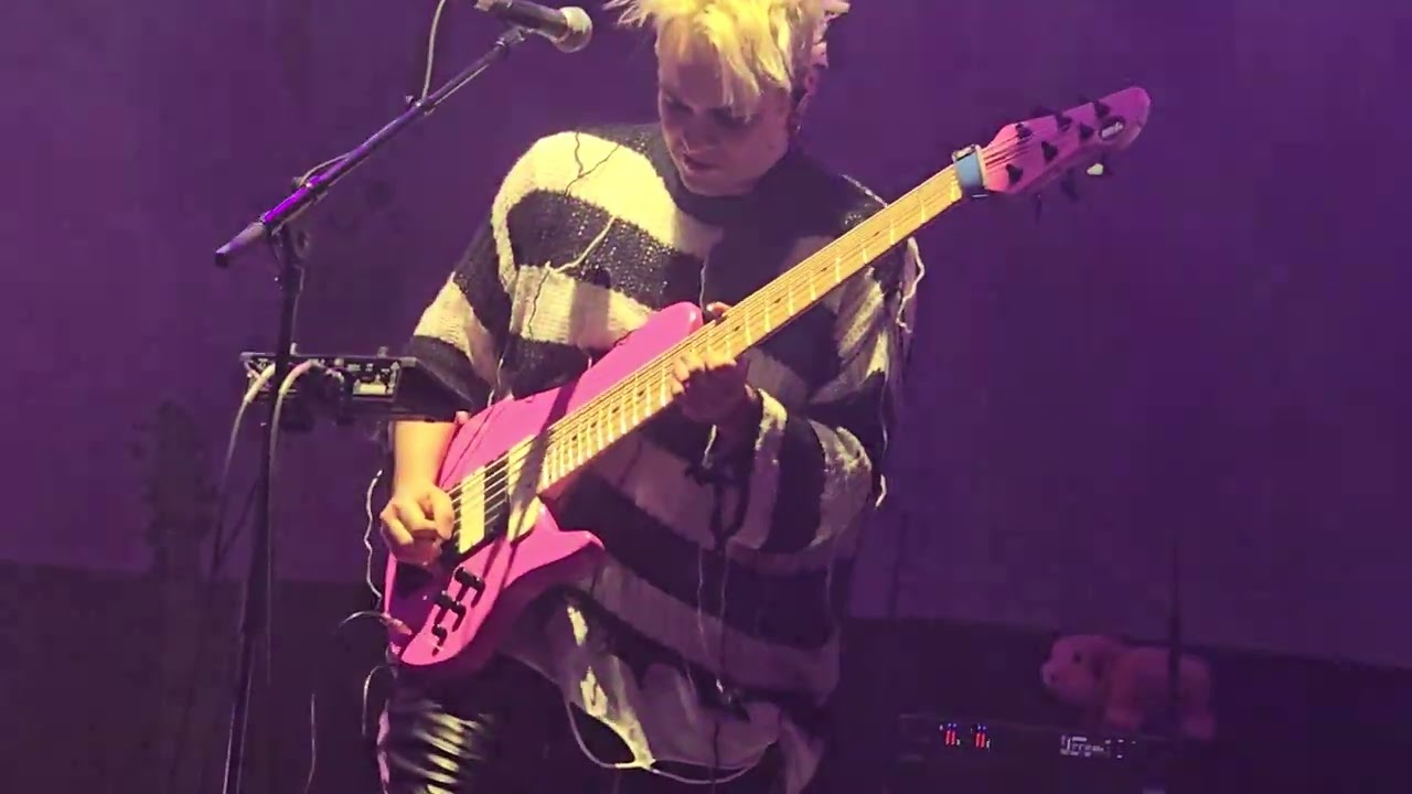 Dirty Loops Runaway Live in Chicago 4/3/24, Henrik solo close ups
