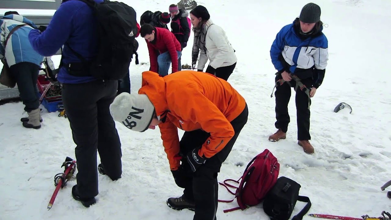 HOW TO DRESS FOR ICELAND & A GLACIER TREK