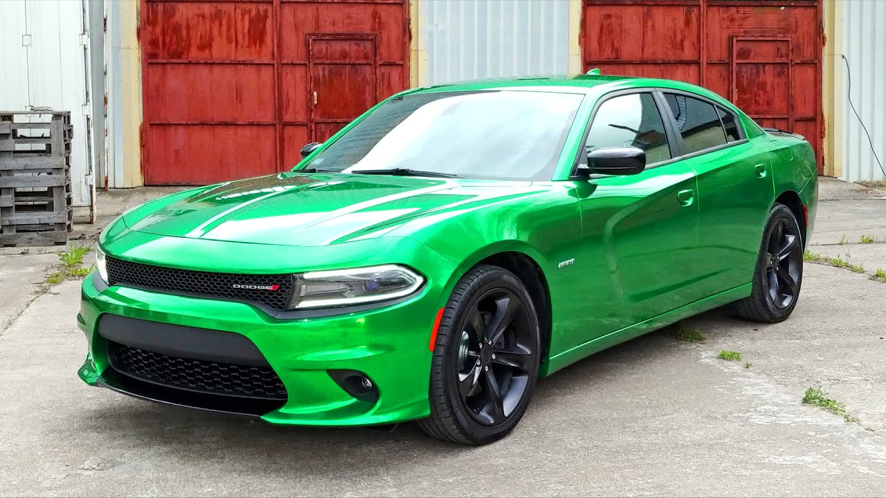 Zmiana koloru auta folią Metallic Radioactive Green 💚 Dodge Charger • Car Wrap • Avery Dennison