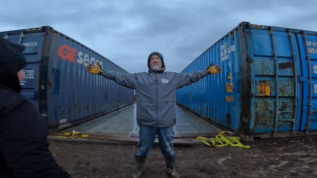 Мы хотели использовать кран для перемещения наших контейнеров, но вместо этого воспользовались этим.