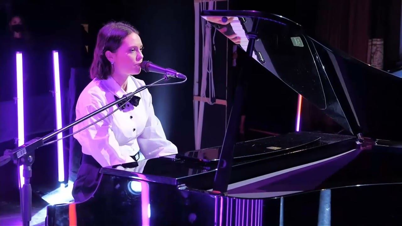 FRANCESCA MICHIELIN - FEMME (Acoustic Version) - PIANO E VOCE LIVE - EVENTO LUCE