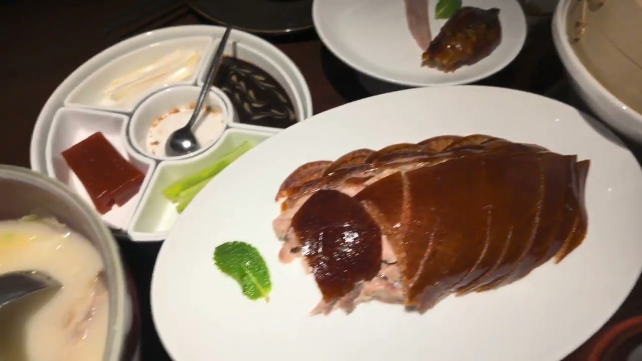 Guangzhou’s Most Popular Peking Duck! Is It Worth the Hype? 4K HDR | 广州最火的北京烤鸭！每天排队，真的这么好吃吗？#China