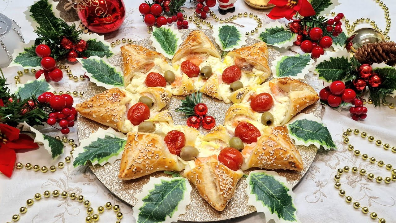 GHIRLANDA NATALIZIA DI PASTA SFOGLIA AL SALMONE - ANTIPASTI PER NATALE FACILI pasta sfoglia ripiena