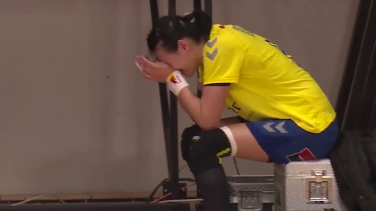 EMOȚIONANT | Cristina Neagu și colegele de la națională, în lacrimi după ratarea calificării la JO