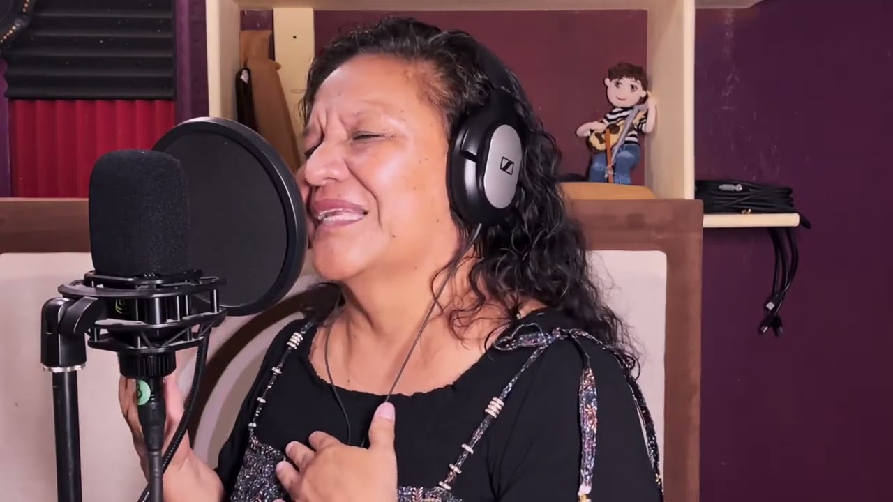 Himno (Con que pagaremos) versión bolero by Elizabeth Méndez