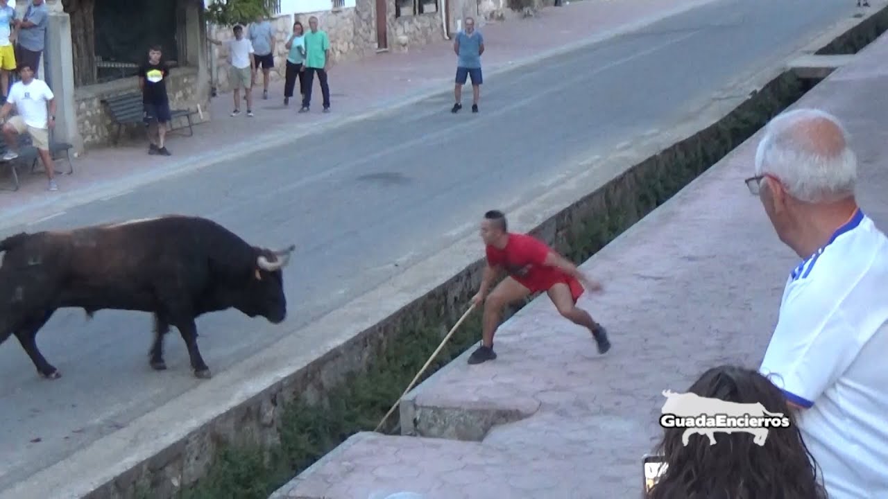 Encierro calles de Moratilla de los Meleros 26-08-2022