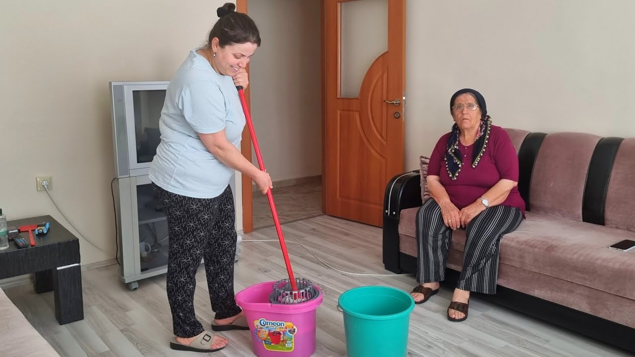 Uzun Bir Aradan Sonra Annemle Birbirimize Kavuştuk ❤ Annemin Evini Temizledim 