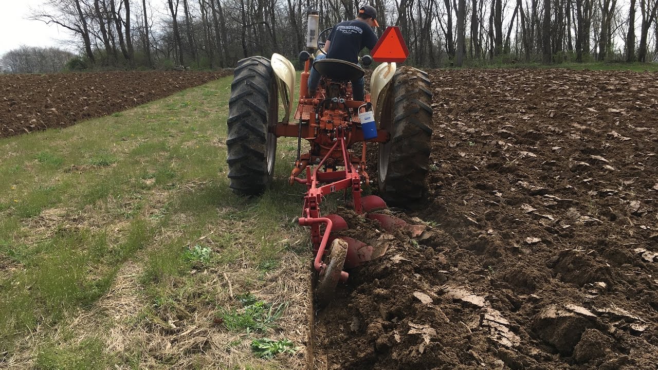 CASE 400 With IH Plow