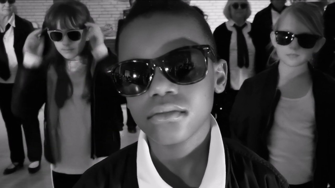 MEN IN BLACK – Will Smith | Kids & Seniors