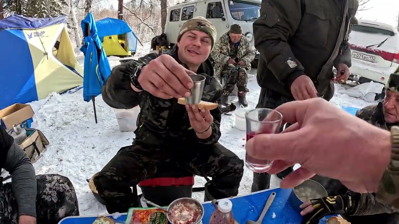Одни на неизведанном озере. Перволедье в глубинке Тывы! Окуни - кабаны!   Рыбалка 2025! Тонкий лёд..