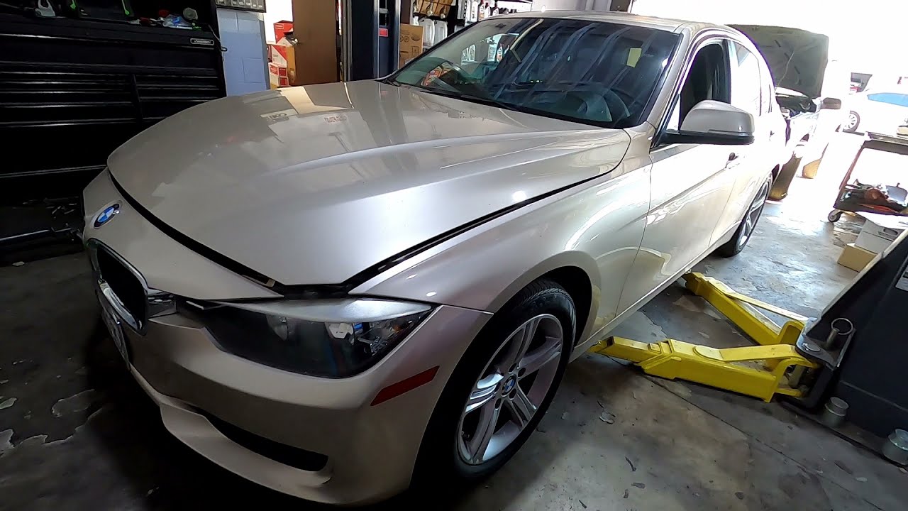 Замена прокладки масляного поддона BMW 320i 2015 года