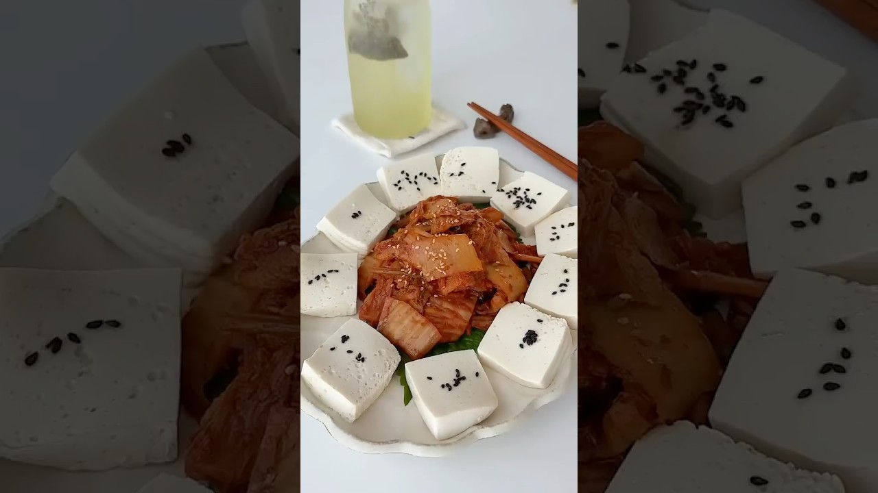 Dubu kimchi (Tofu with stir-fried kimchi and pork)