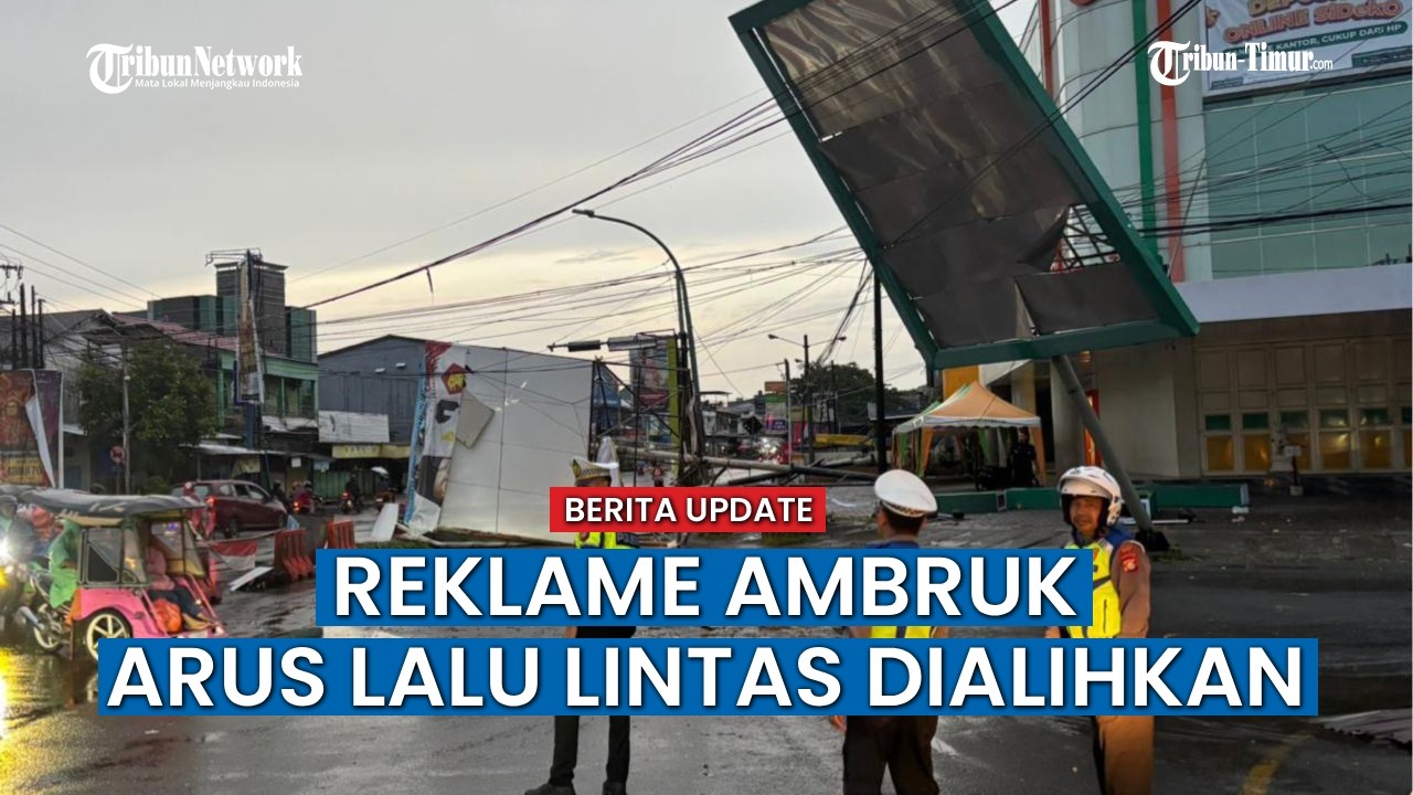 Diterpa Angin Kencang, Dua Billboard di Perempatan Jalan KH Wahid Hasyim Ambruk
