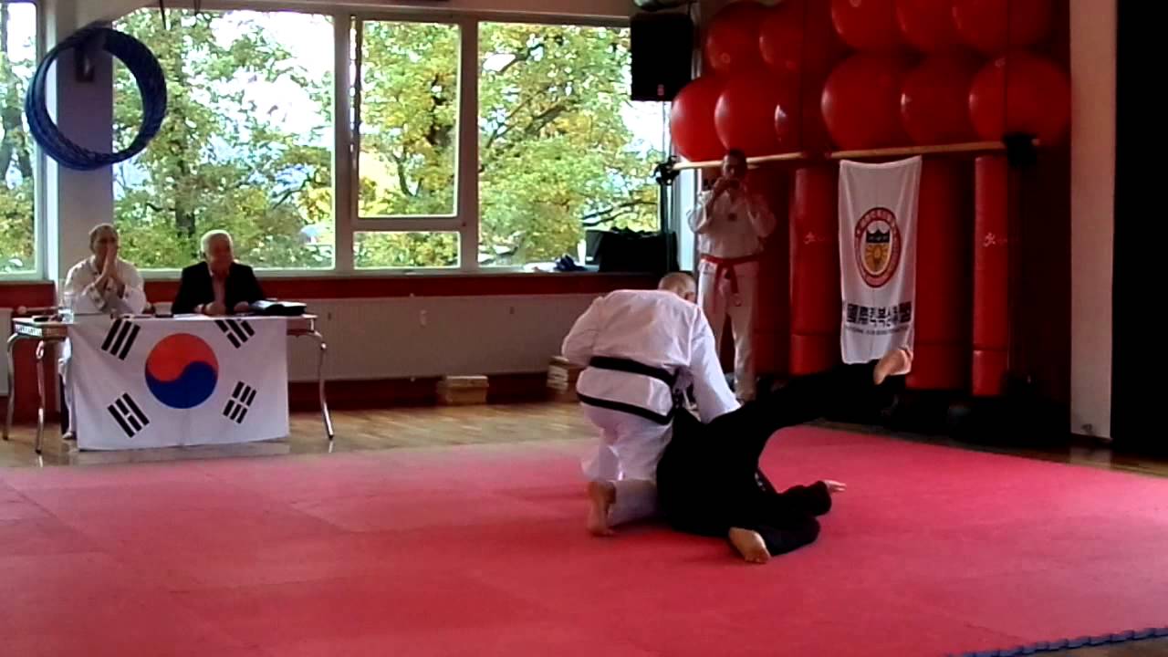 Matthäus Hose - Selbstverteidigung bei Prüfung 3. DAN Taekwondo