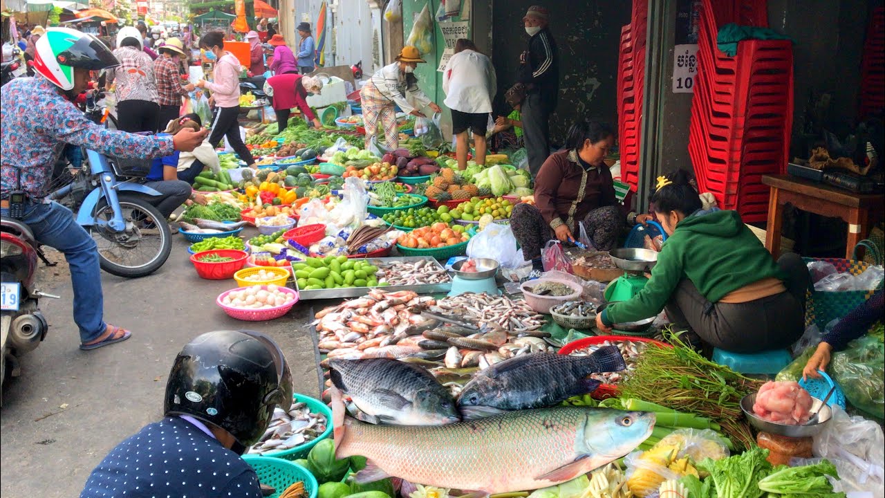 Cambodian Wet Market Food-Vendors | Chicken and Fish Cutting Skill | Cambodia Market Activities