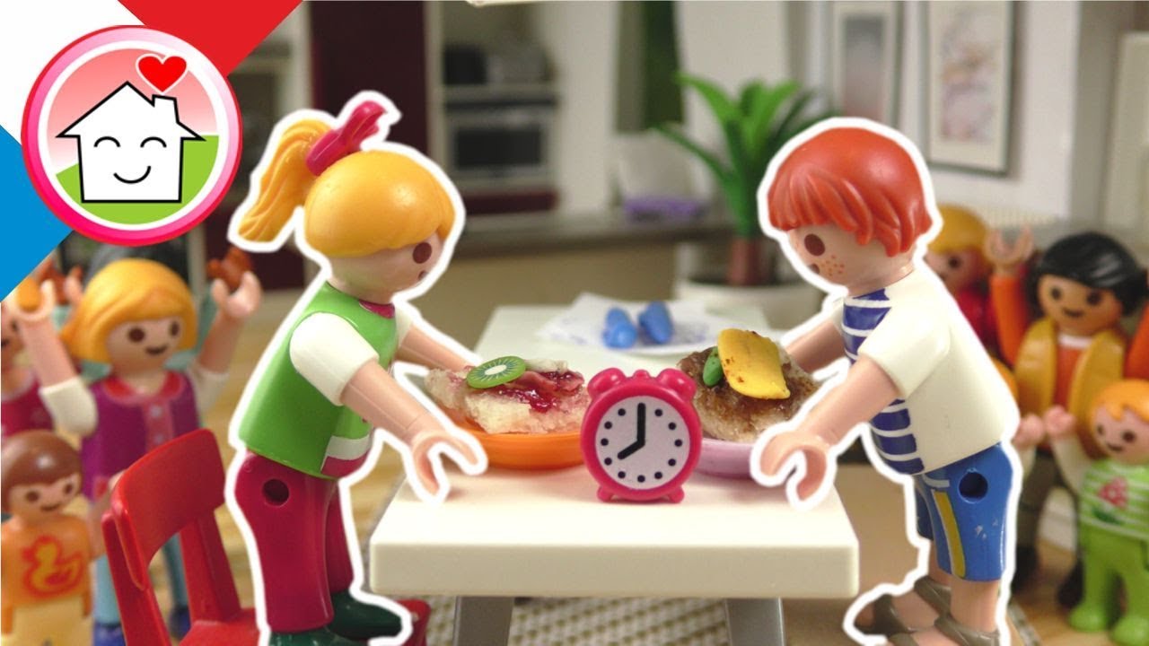 Playmobil en francais Les filles contre les garcons - La famille Hauser