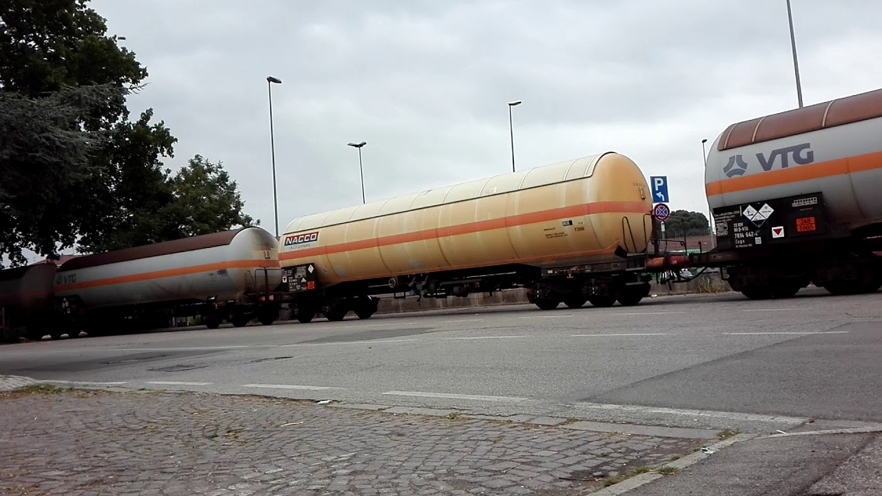 Tradotta a Ferrara: locomotiva 245 MIR Shunting & Terminals (ex Serfer). Italienische rangierlok