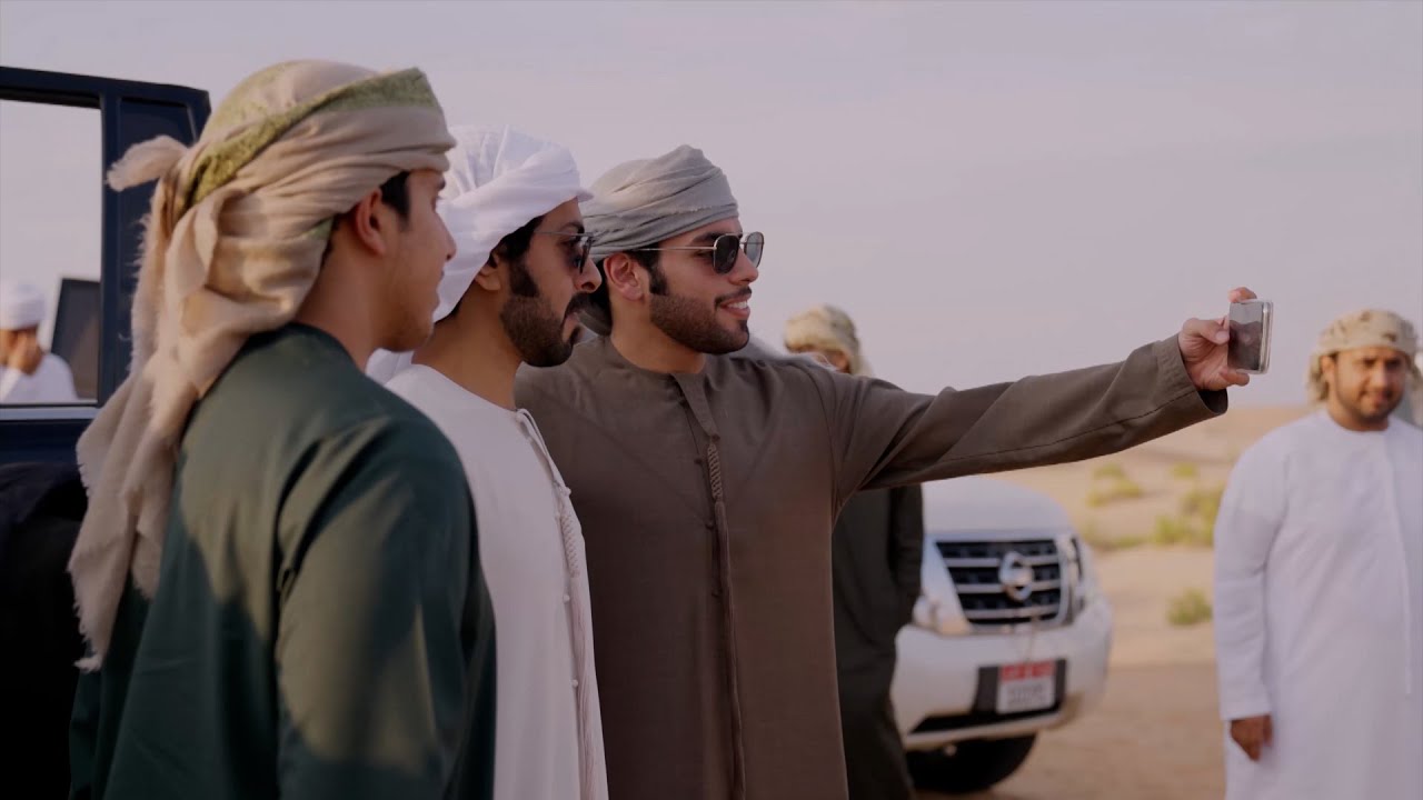 خليفة بن طحنون يشارك أبناء الفخر في مخيم رماح الشتوي