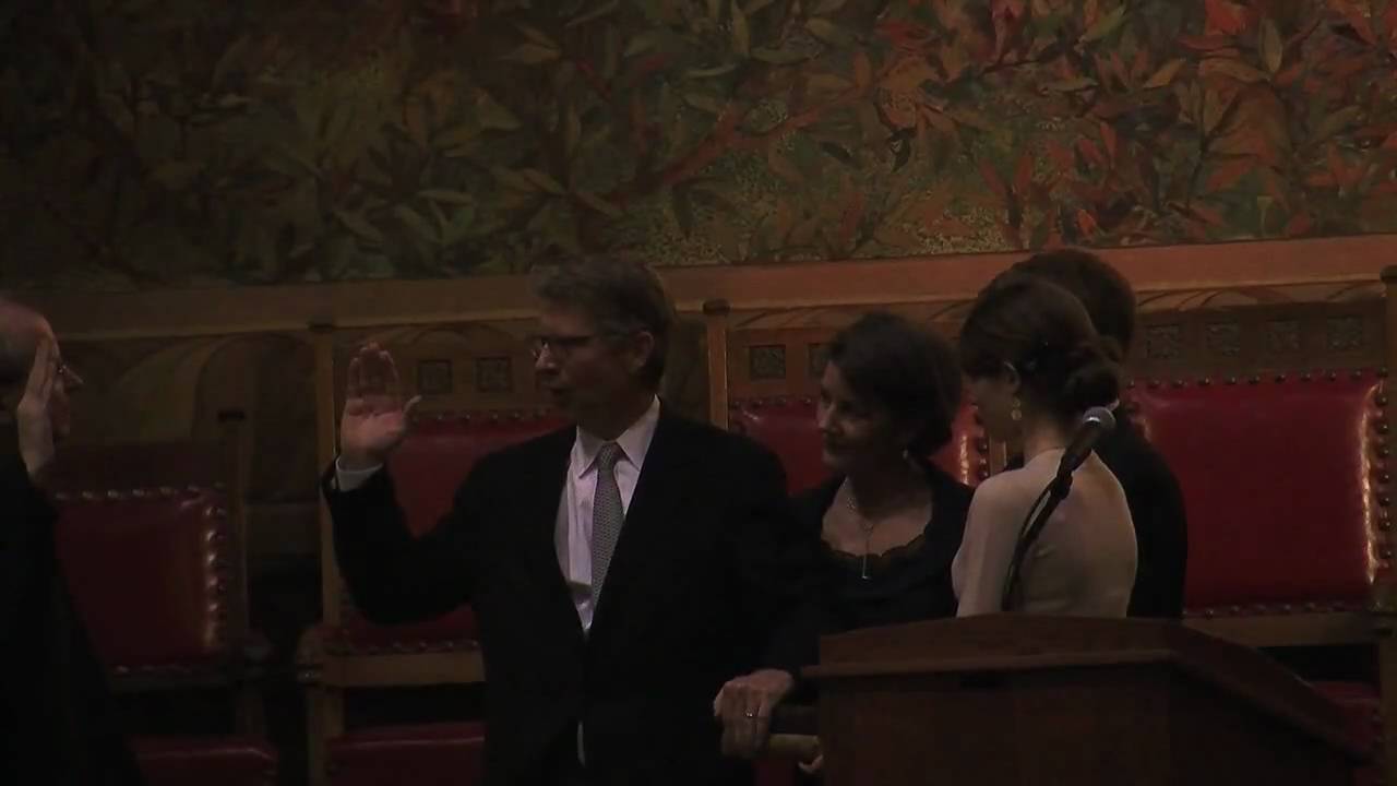 Cyrus Vance, Jr. Sworn In As Manhattan District Attorney