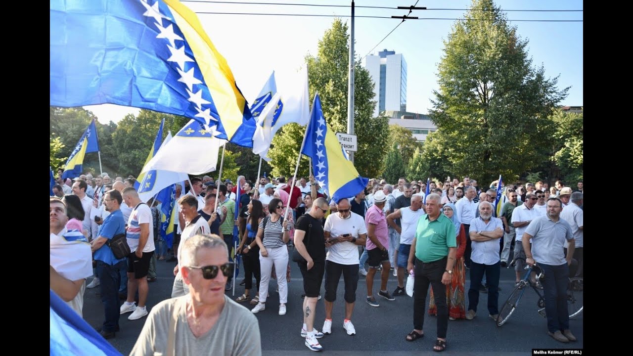 'Želim da živimo normalno' - protesti ispred Ureda visokog predstavnika u BiH