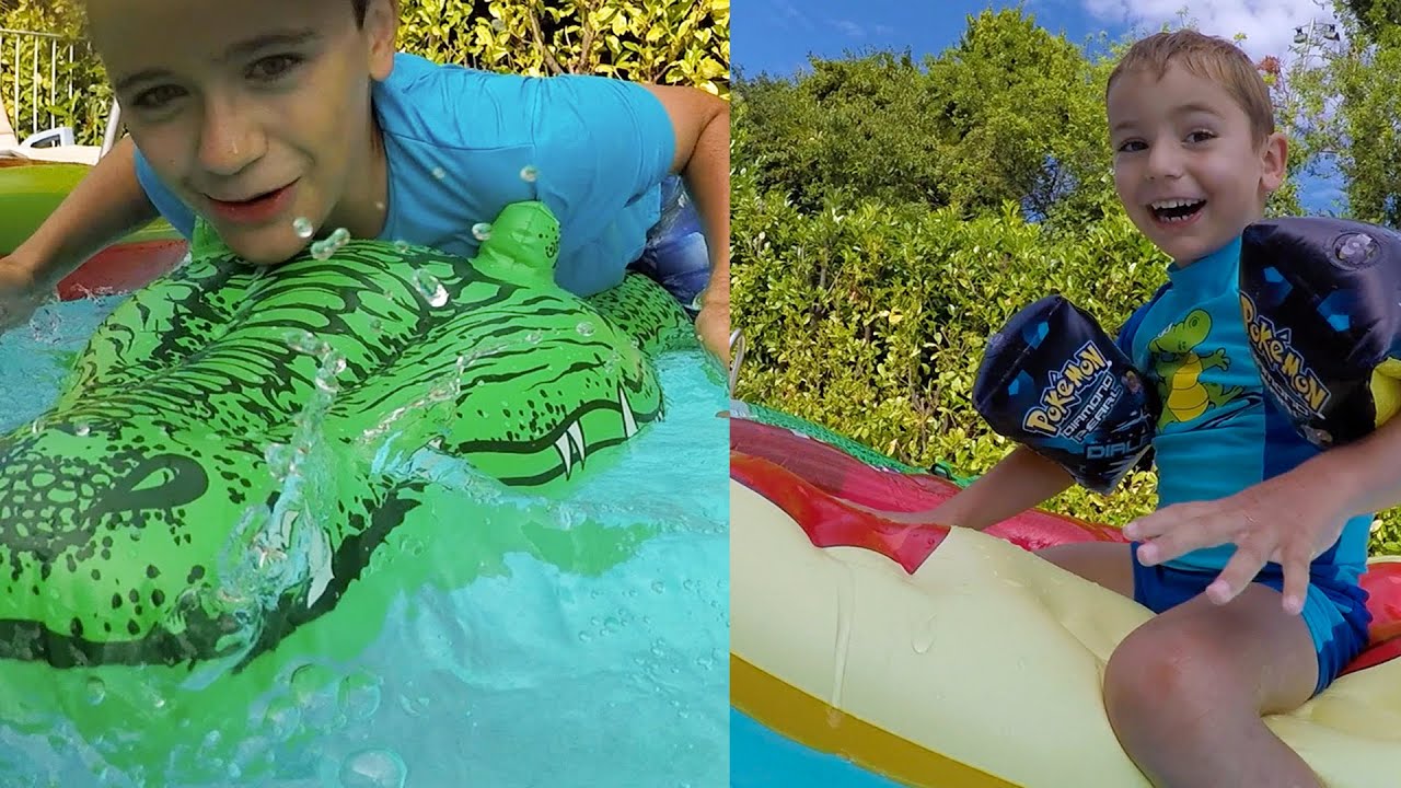 BATAILLE DANS LA PISCINE SUR DES CHEVAUCHABLES  - Jeux Gonflables Aquatiques en Piscine - 3/3