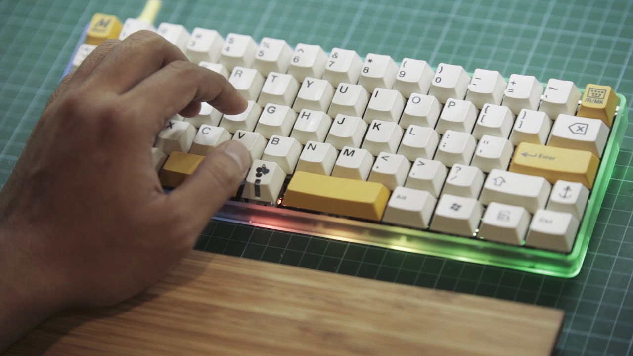 Keebs - Typing test Custom 60 Kailh Box Pale Blue Switches