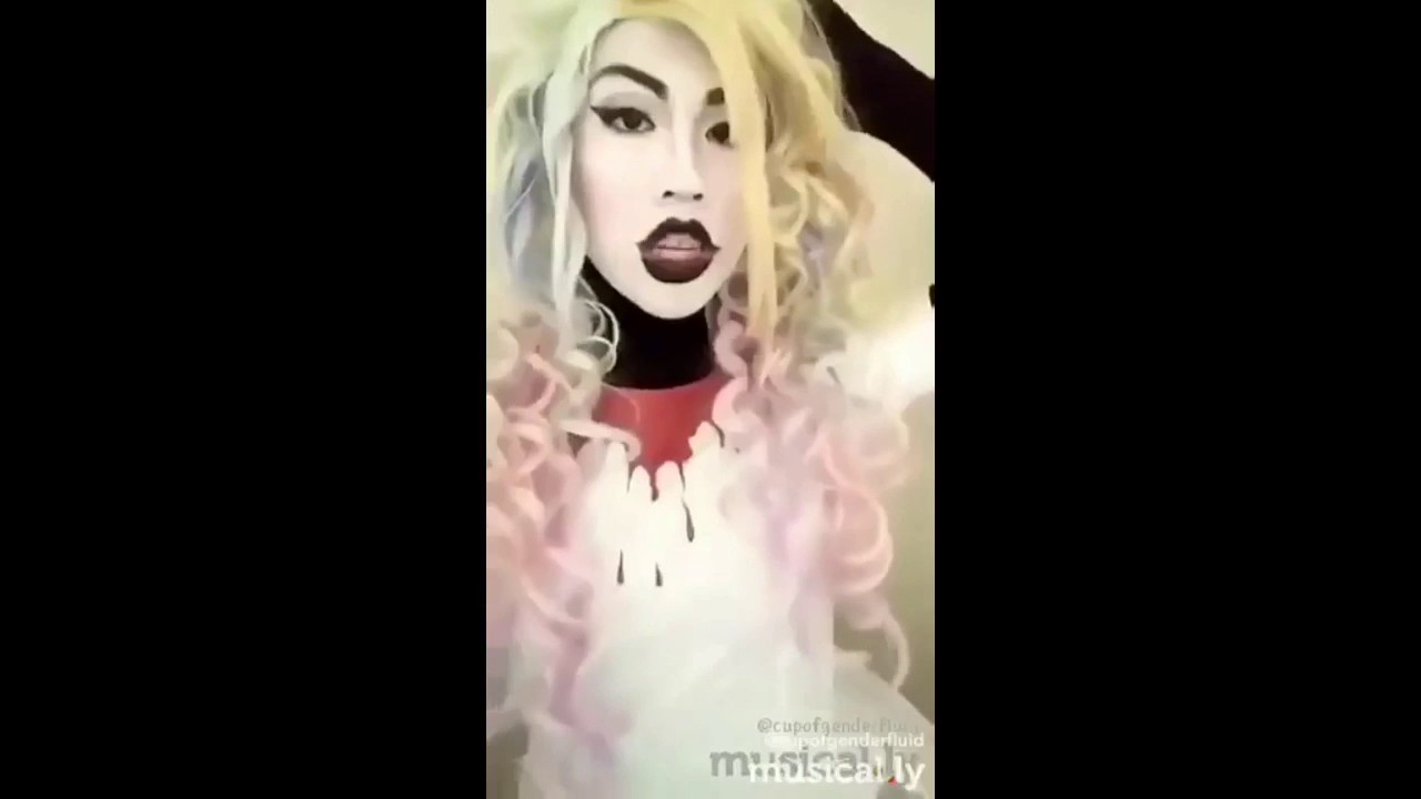 Don't Hug Me I'm Scared Cosplay •Best of Musically 2017