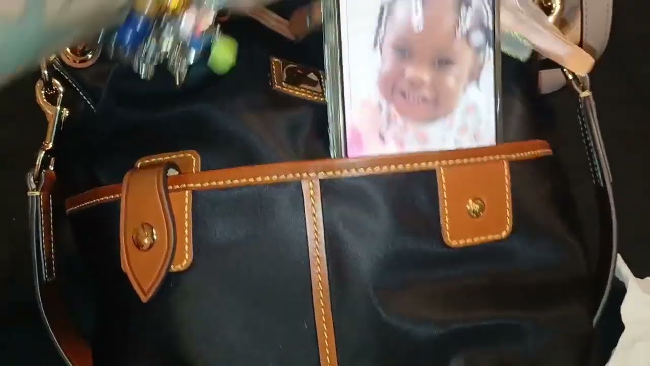 WHATS IN MY BAG- WHATS IN MY PURSE- LONG NAIL LIFE