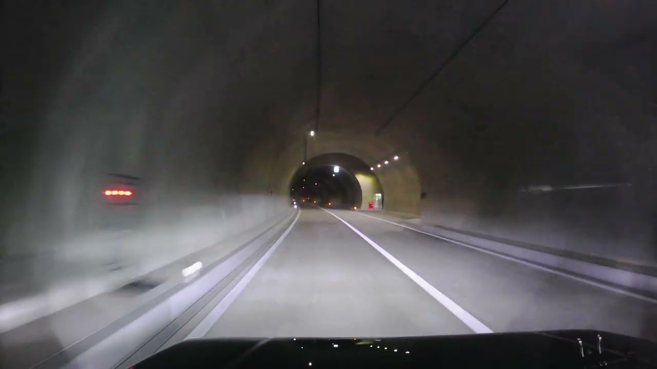 鏡石トンネル2567ｍを海南市側から走ってみた