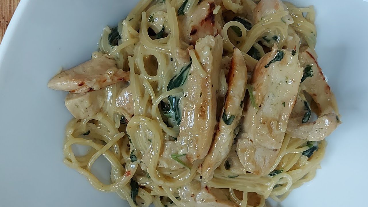 Spaghetti épinards à la sauce blanche aux blancs de poulet délicieuse et crémeuse #recettes #pates