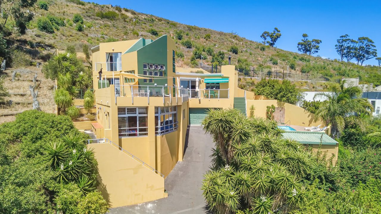 4 bedroom House for  | Somerset West Central