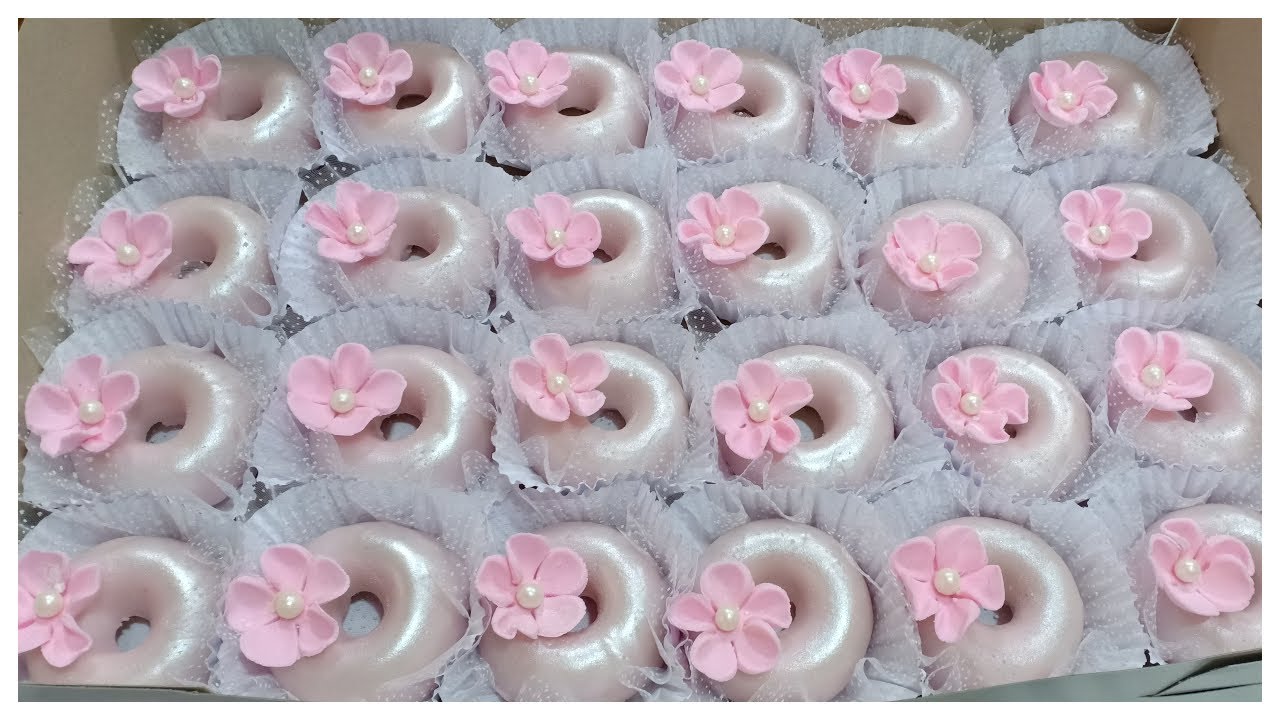 لي حبت مقادير اللازمة ل40 حبة كعيكعات مع تعلم صنع وردة باسهل الطرق للمبتدئات تتفضل عندي