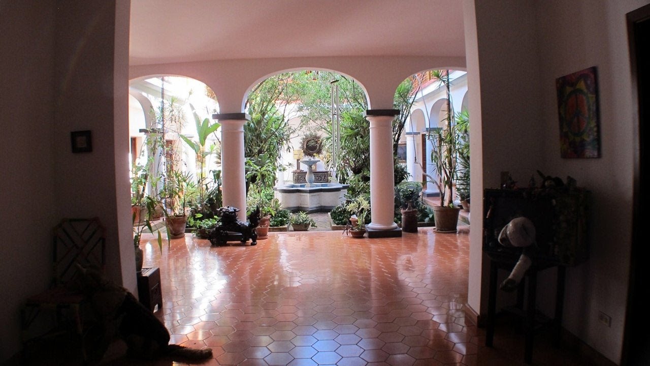 Mansion de 2.500 M2. en venta en Prados del Este, Caracas-Venezuela