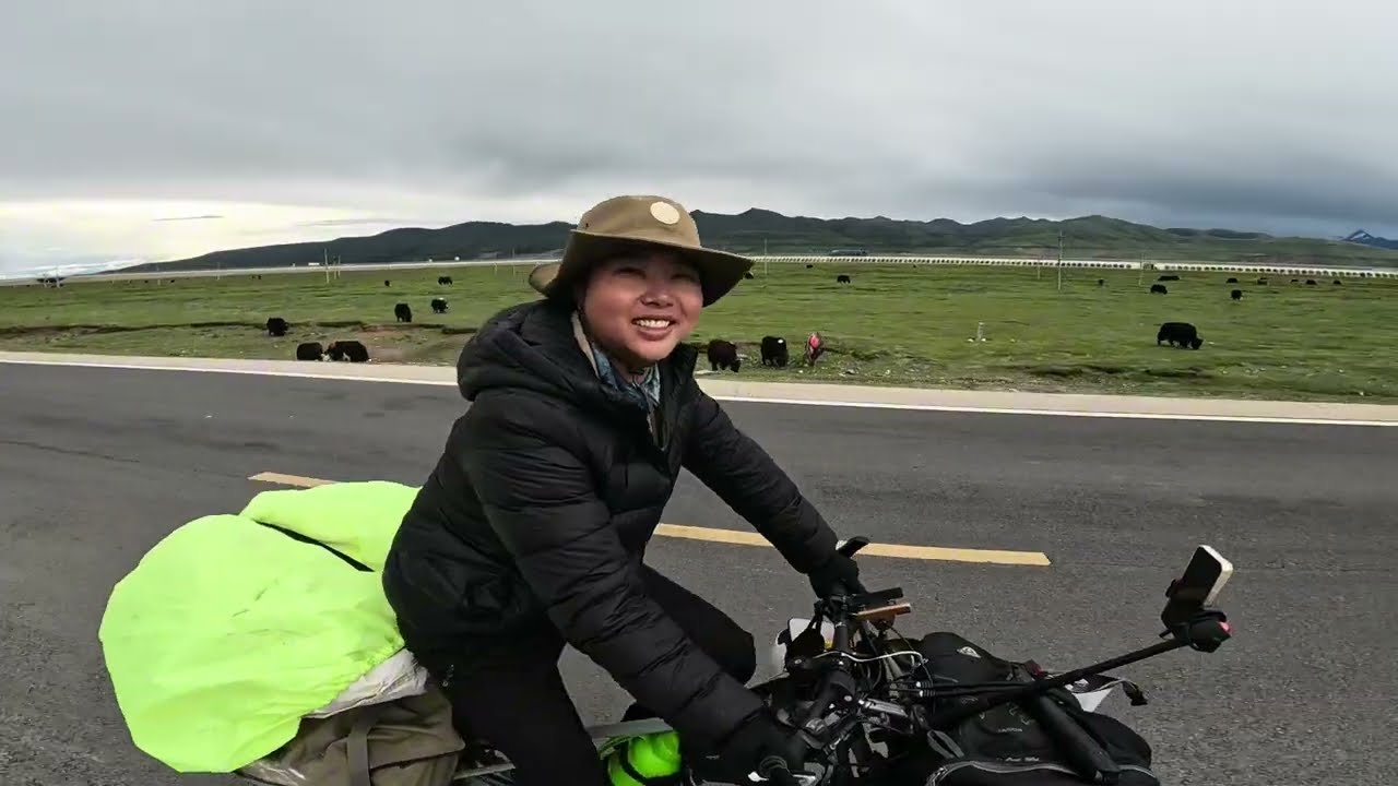 騎行西藏來到破舊小鎮，住在漏水空房間，花50元吃飯店