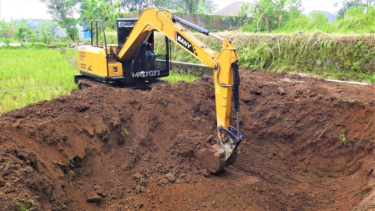 Mini Ponds Digging With Mini Bagger Excavator SANY SY75C