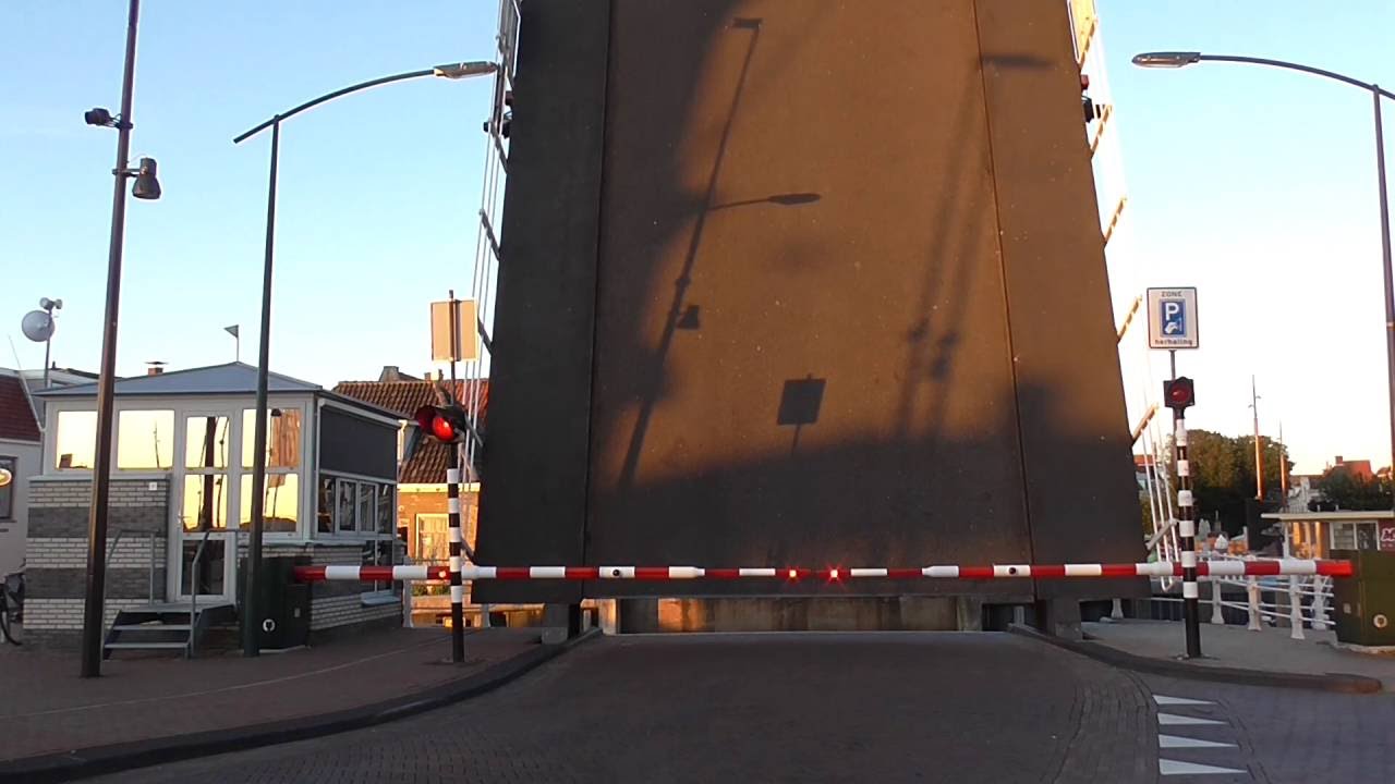 Brugopening Havenbrug Harlingen (Harns) Basculebrug/ Drawbridge/ Pont Basculant/ Zugbr&uuml;cke