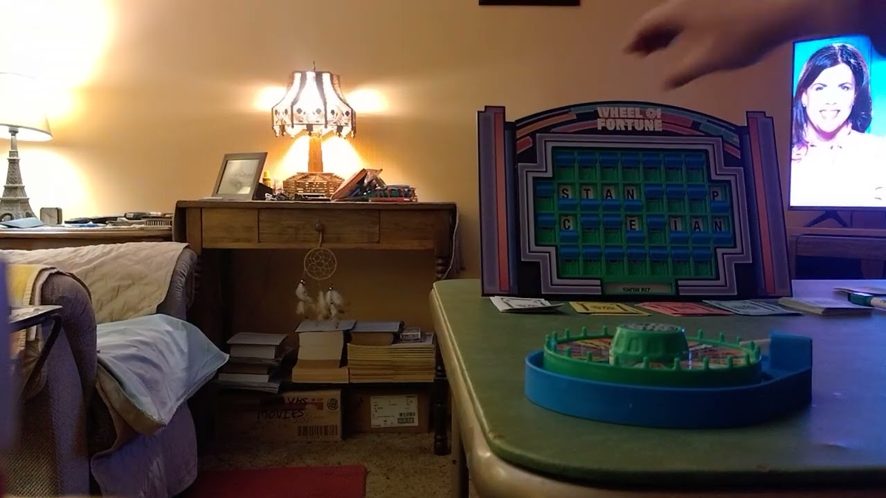 Настольная игра «Колесо фортуны» Райана Сикреста, готовящая к противостоянию в 2025 году.