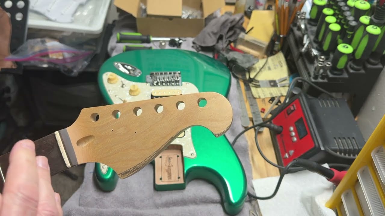Leo Jaymz DIY Strat part 3 Body and neck!
