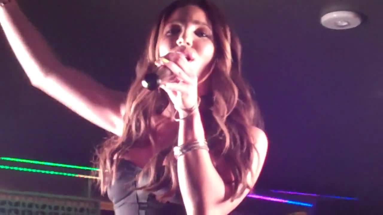 Melissa Molinaro - Dance Floor (Live at Chloe)
