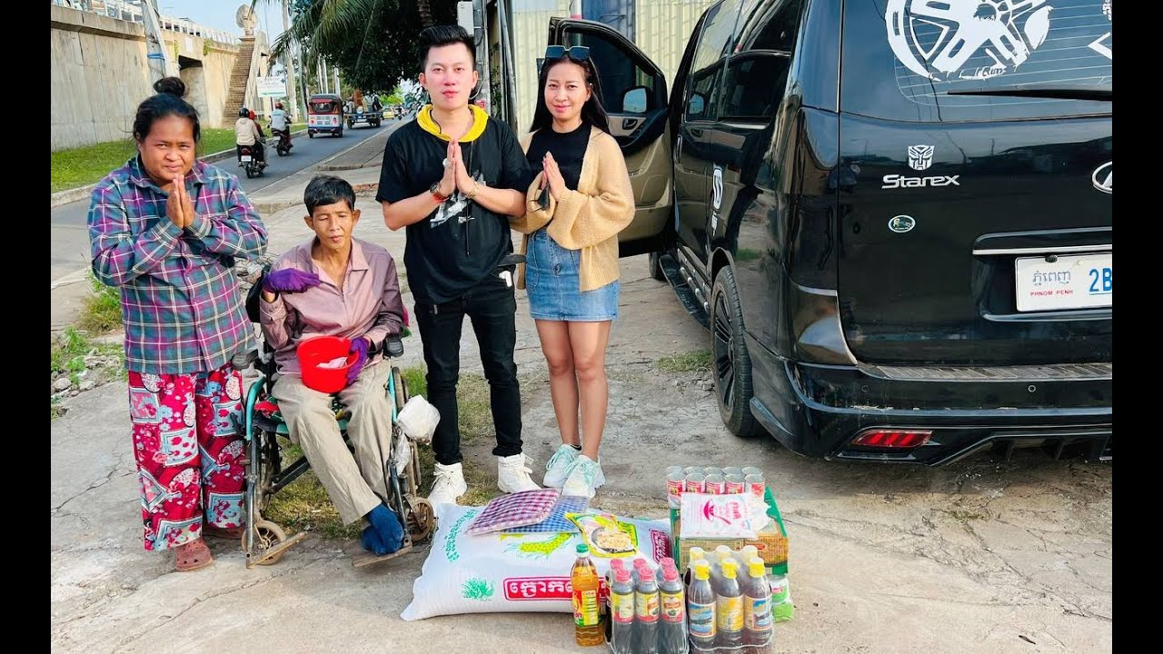 អ្នកមីងមេីលថែរប្តីពិការសែនកំសត់