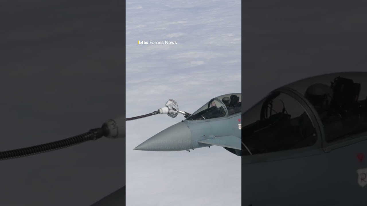 RAF Voyager refuels Nato combat aircraft⛽