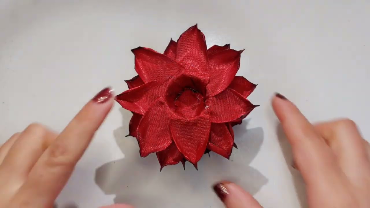 Red Rose gajra 03377638210