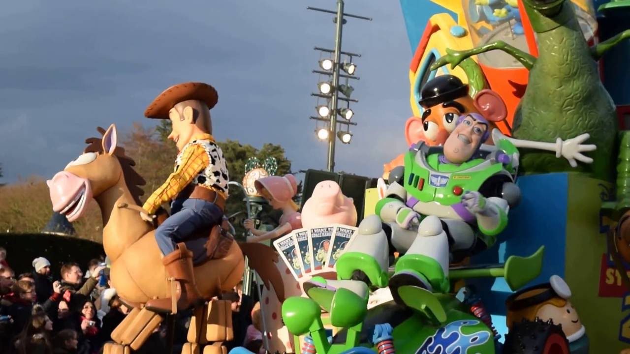 DisneyLand Paris - La Magie Disney en Parade !
