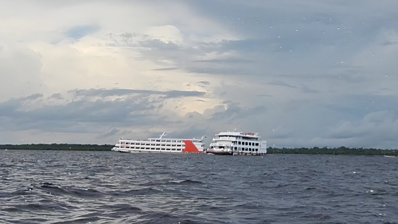 ENCONTRO NO RIO NEGRO DAS DUAS FERRY BOAT'S MAIS RAPIDA DO NORTE MADAME CRIS E GÊNESIS VIII